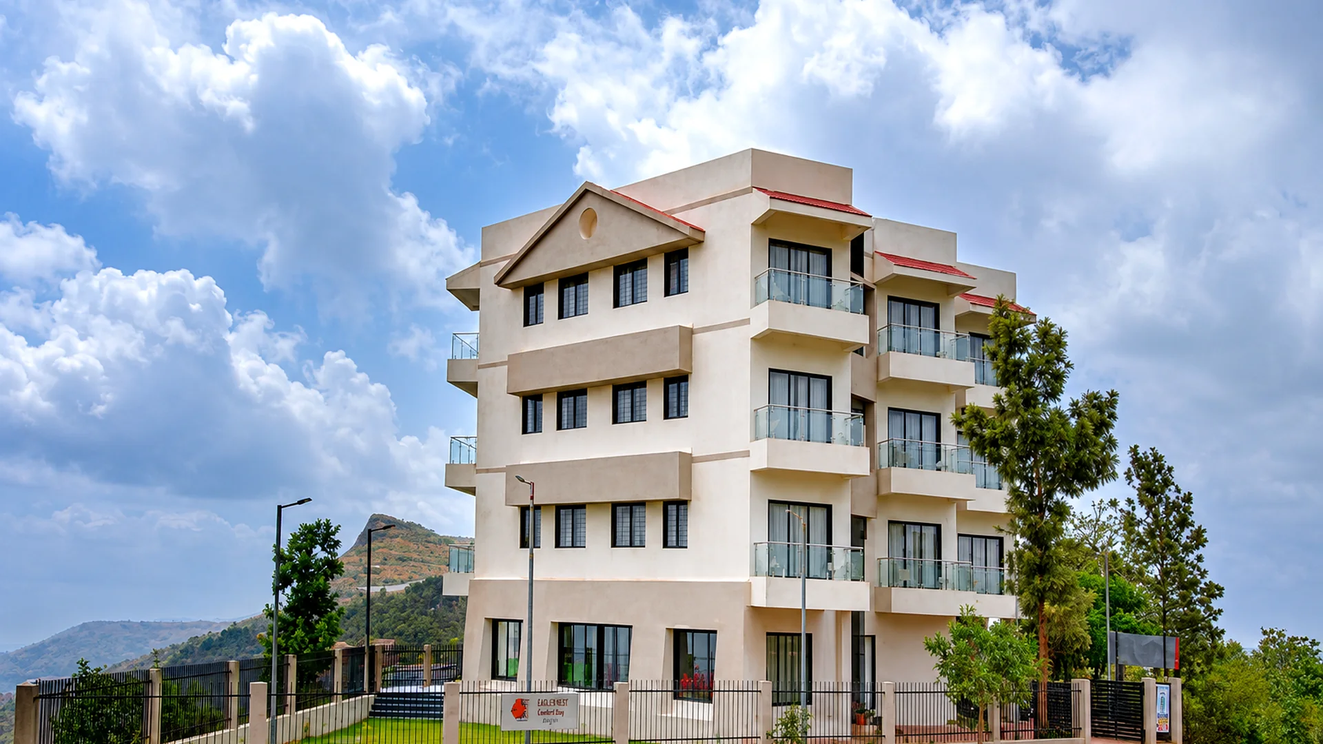 Toran Ambika hotel exterior in Saputara